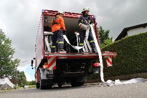 Bild: Aufbau der Versorgungsleitung mit dem Gerätewagen Logistik