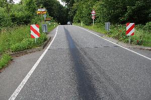 Bild: Die Fahrbahn war auf mehreren hundert Metern Länge zum Teil erheblich verschmutzt