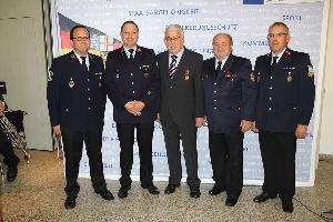 Bild: Auch der Löschbezirk Eppelborn gratulierte: (von links): Schriftführer Eric Holzer, stellvertr. Löschbezirksführer Sascha Müller, Felix Becker, Günter Schmitt, Werner Ruschel