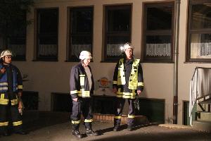 Bild: Auch der Wehrführer der Feuerwehr Eppelborn verschaffte sich einen Überblick