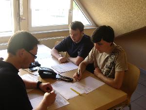 Bild: Sichtung und Einsatztagebuchführung im Führungsstab der Gemeinde Eppelborn im Gerätehaus Wiesbach