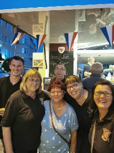 Bild: Dirminger und Nehesdorfer Mädels in Feierlaune