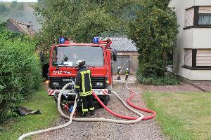 Bild: Wasserversorgung über die Pumpe des LF 8 aus Humes