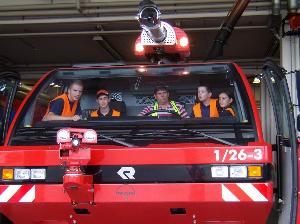 Bild: Besichtigung der Flughafenfeuerwehr Ensheim