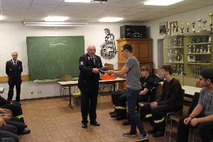 Bild: Die Übergabe der Urkunden