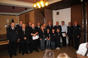 Bild: Gruppenbild der geerhten und Beförderten