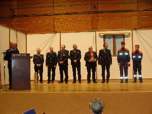 Bild: Ehrungen und Übernahme in aktive Wehr