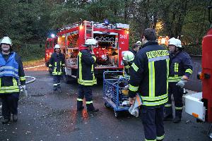 Bild: Nach dem Einsatz: Sammeln der genutzten Atemschutzgeräte durch Mitarbeiter der Atemschutzwerkstatt