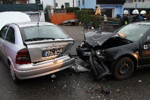 Bild: Feuerwehreinsatz bei Verkehrsunfall in der Dirminger Straße