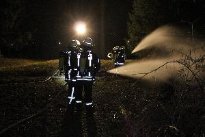 Bild: die beiden Angriffstrupps bei der Brandbekämpfung