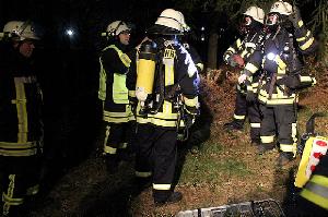 Bild: Einweisung der Trupps durch den Einsatzleiter zur Suche der vermissten Person