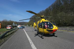 Bild: Der Rettungshubschrauber Christoph 16 war auf der Autobahn in Höhe Eppelborn gelandet (Foto: Simon Mario Avenia)
