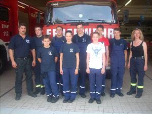 Bild: Jugendwehr mit Betreuern bei der Verleihung der Urkunden