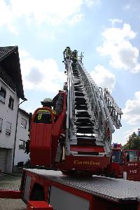 Bild: Die Drehleiter aus Illingen an der Einsatzstelle