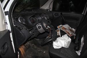 Bild: Das Lenkrad wurde durch die Wucht des Aufpralls abgerissen