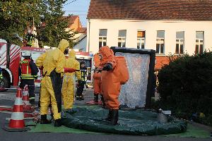 Bild: Dekontamination der eingesetzten Kräfte