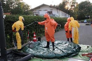 Bild: Dekontamination der eingesetzten Kräfte