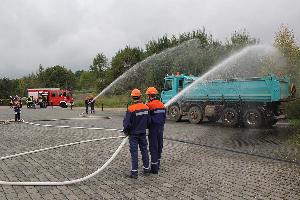 Bild: Einsatzstelle LKW Brand auf dem Dorfplatz