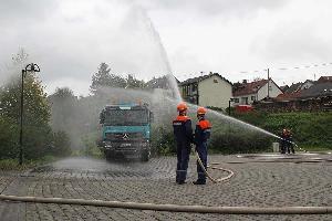 Bild: Löschangriff von zwei Seiten