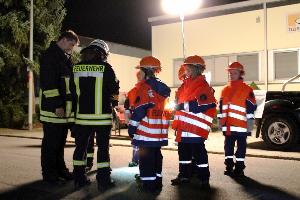 Bild: Lagebesprechung der Suchtrupps zur Personensuche