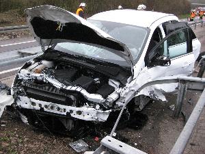 Bild: An dem Fahrzeug entstand erheblicher Sachschaden