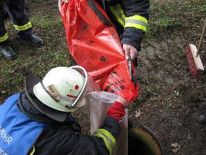 Bild: Abdichten eines Regeneinlaufes