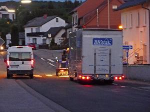 Bild: Über 1,7km Länge war die Fahrbahn mit Öl verschmutzt und musste gereinigt werden