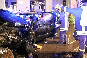 Bild: Entfernen der Fahrertür mit hydraulischen Rettungswerkzeugen