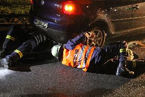 Bild: Mit einer Wanne wurden Rest des Kraftstoffs aufgefangen