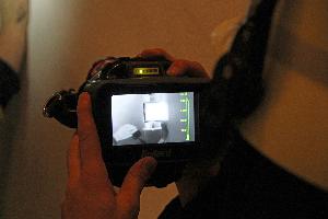 Bild: Kontrolle des Kaminrohres mit der Wärmebildkamera