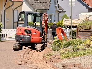 Bild: Gasaustritt nach Beschädigung einer Gasleitung im Wohngebiet Auf dem Herrenberg
