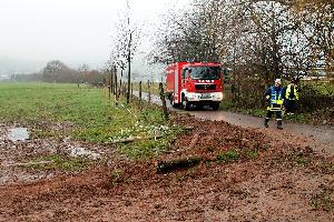 Bild: Die verladene Ausrüstung musste auf einen Gerätewagen verladen werden