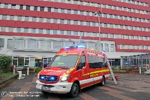 Bild: Großeinsatz von Feuerwehr, Polizei und Rettungsdienst im Rathaus in Neunkirchen (Foto: Christopher Benkert - Feuerwehr Neunkirchen)