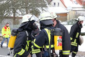 Bild: Ein Trupp mit Atemschutzgeräten an der Einsatzstelle