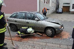 Bild: Die Feuerwehr musste auslaufende Betriebsstoffe aufnehmen