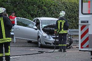 Bild: Der Corsa wurde durch den Crash auf die Leitplanken geschleudert