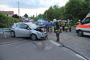 Bild: Der Corsa wurde durch den Crash auf die Leitplanken geschleudert