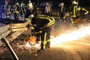 Bild: Die Pfosten der Leitplanken musste abgeschnitten werden