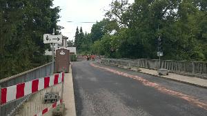 Bild: Die Ölspur zog sich durch die Calmesweiler Straße bis zum Brunnenplatz