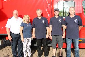 Bild: Wehrführer Klaus Theis, Bürgermeisterin Birgit Müller-Closset, ehemaliger stellv. Löschbezirksführer und Ortsvorsteher Reiner Paul, neuer stellvertretender Löschbezirksführer Simon Paulini, Löschbezirksführer Bruno Paul