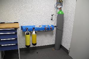 Bild: Die Füllleiste für die Atemluftflaschen