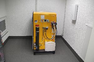 Bild: Mit dem neuen Kompressor werden die Atemluftflaschen gefüllt