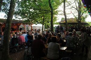 Bild: zahlreiche Gäste waren am Feuerwehrfest zu besuch in Habach.