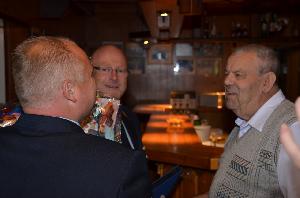 Bild: Fachgespräche unter Feuerwehrkameraden