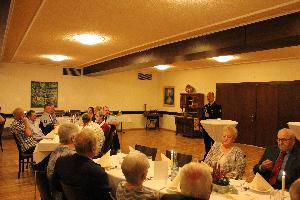 Bild: Löschbezirksführer René Finkler bei seiner Begrüßungsrede