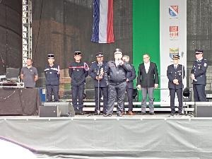 Bild: Offizieller Festakt auf dem Marktplatz in Finsterwalde. Redner: Löschbezirksführer Heino Molter.