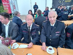 Bild: Ladesbrandinspekteur a.D. Hans Jürgen Olliger (Feuerwehr Eppelborn) und Kreisbrandinspekteur des Landkreises Neunkirchen a.D. Werner Thom (Feuerwehr Illingen)