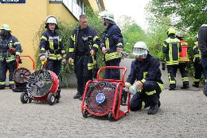 Bild: Einsatz der Drucklüfter zum Belüften des Gebäudes
