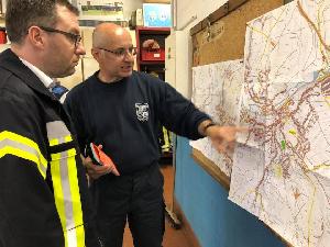 Bild: Landrat Sören Meng in der Einsatzzentrale