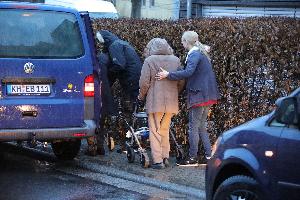 Bild: Evakuierung der Bewohner des Pflegeheims St. Josef in der Ortsmitte